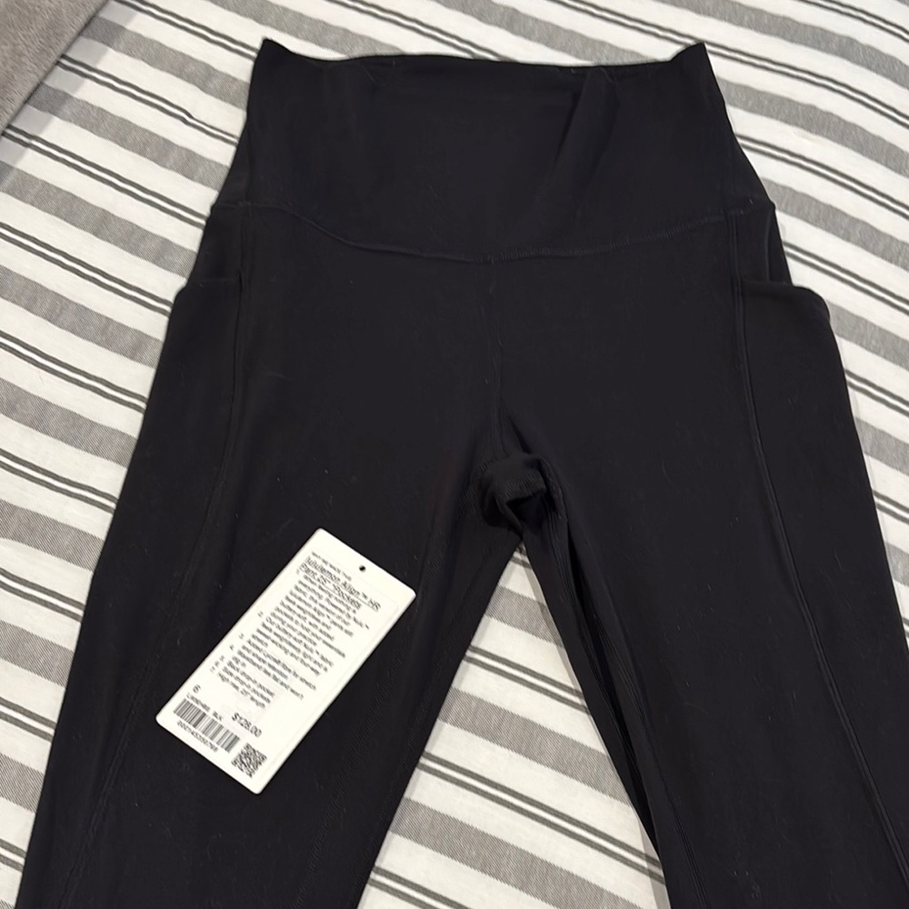 Lululemon Align Pant 25” with Pockets. Size 6